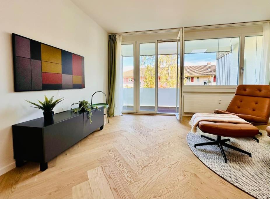 Apartment Modern With Balcony *