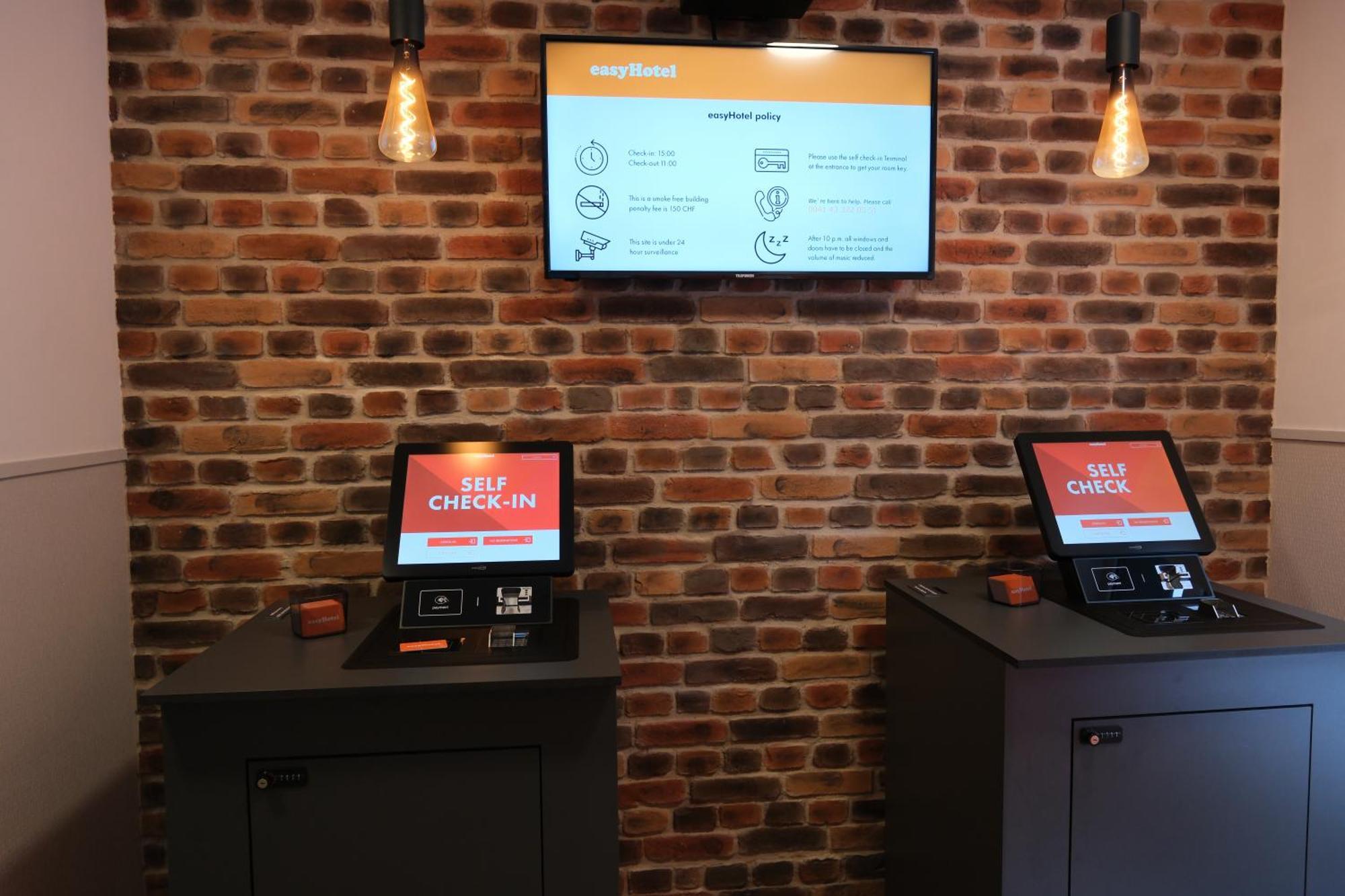 Easyhotel Zuerich City Main Station Hotel *