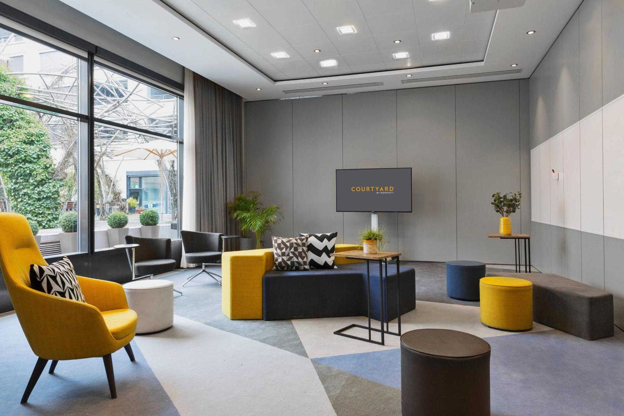 Courtyard By Marriott North Hotel