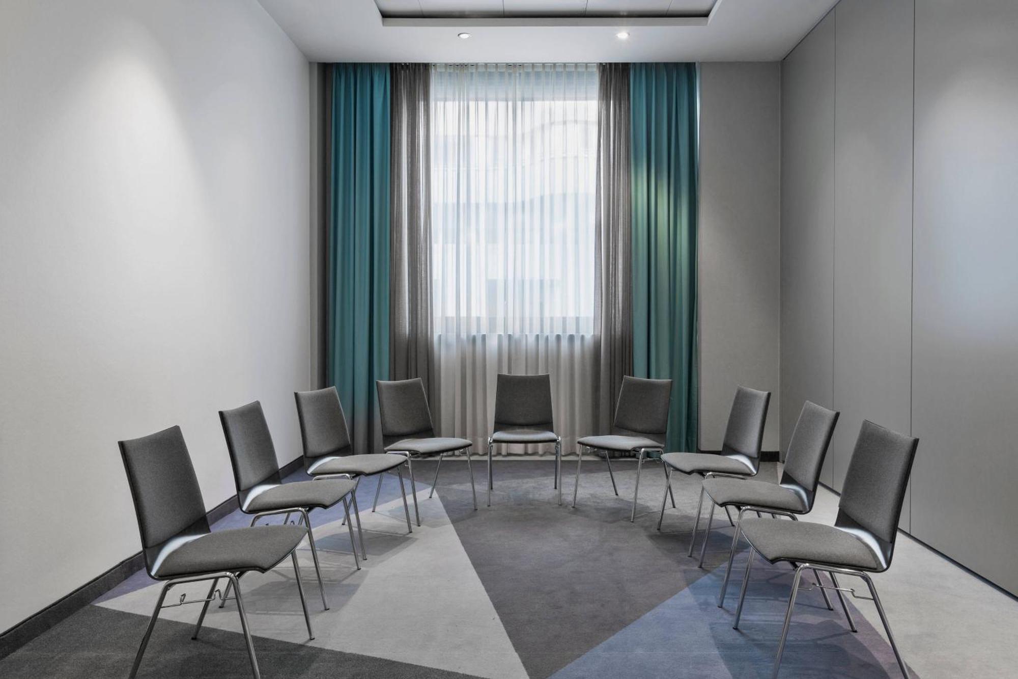 Courtyard By Marriott North Hotel 4*
