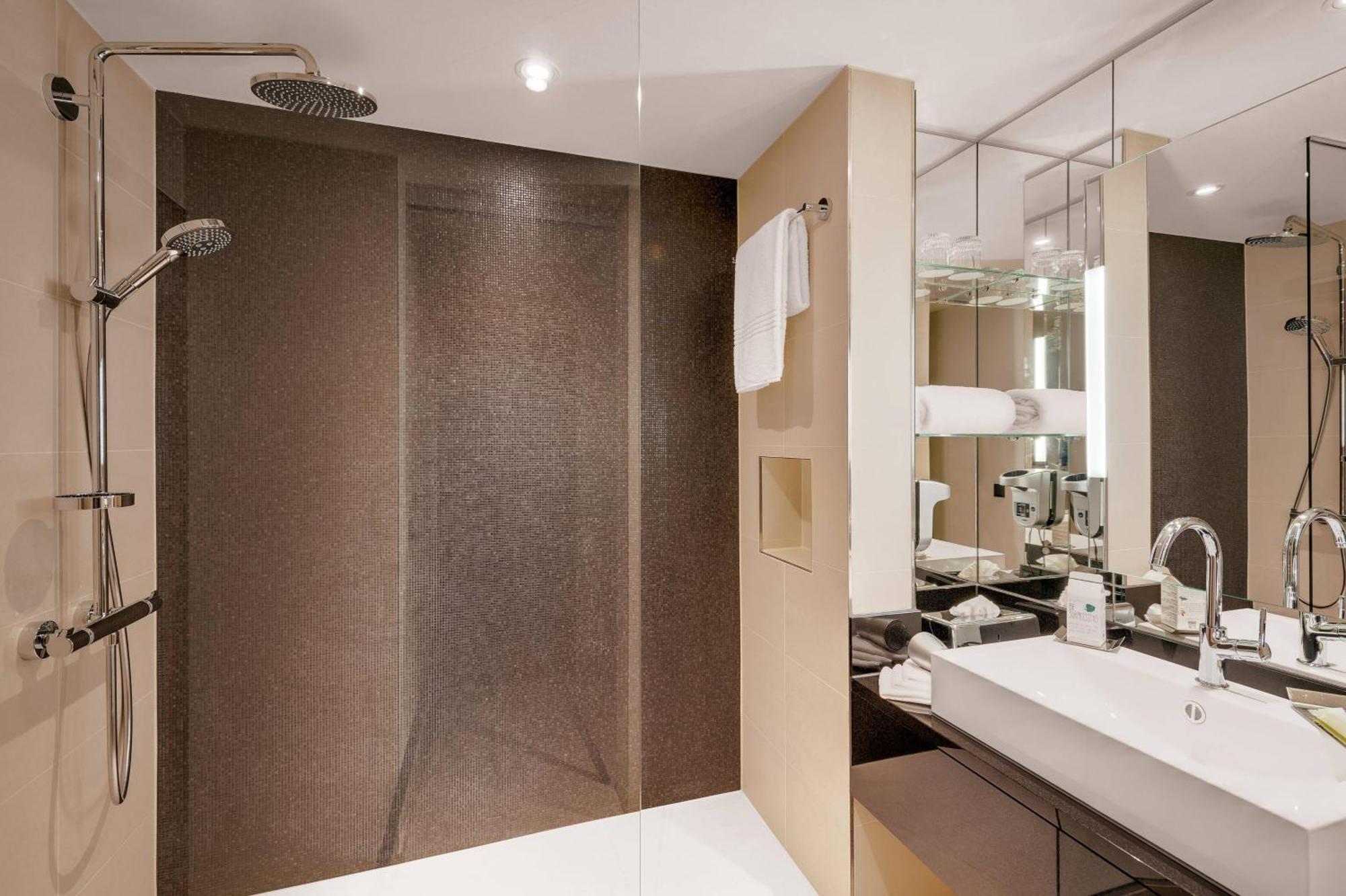 Hotel Courtyard By Marriott North