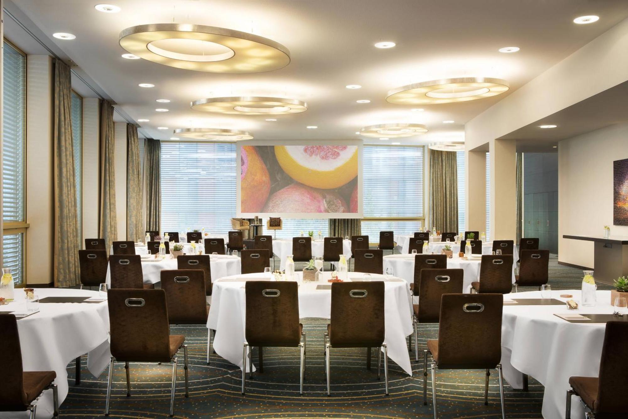 Renaissance Tower 5*