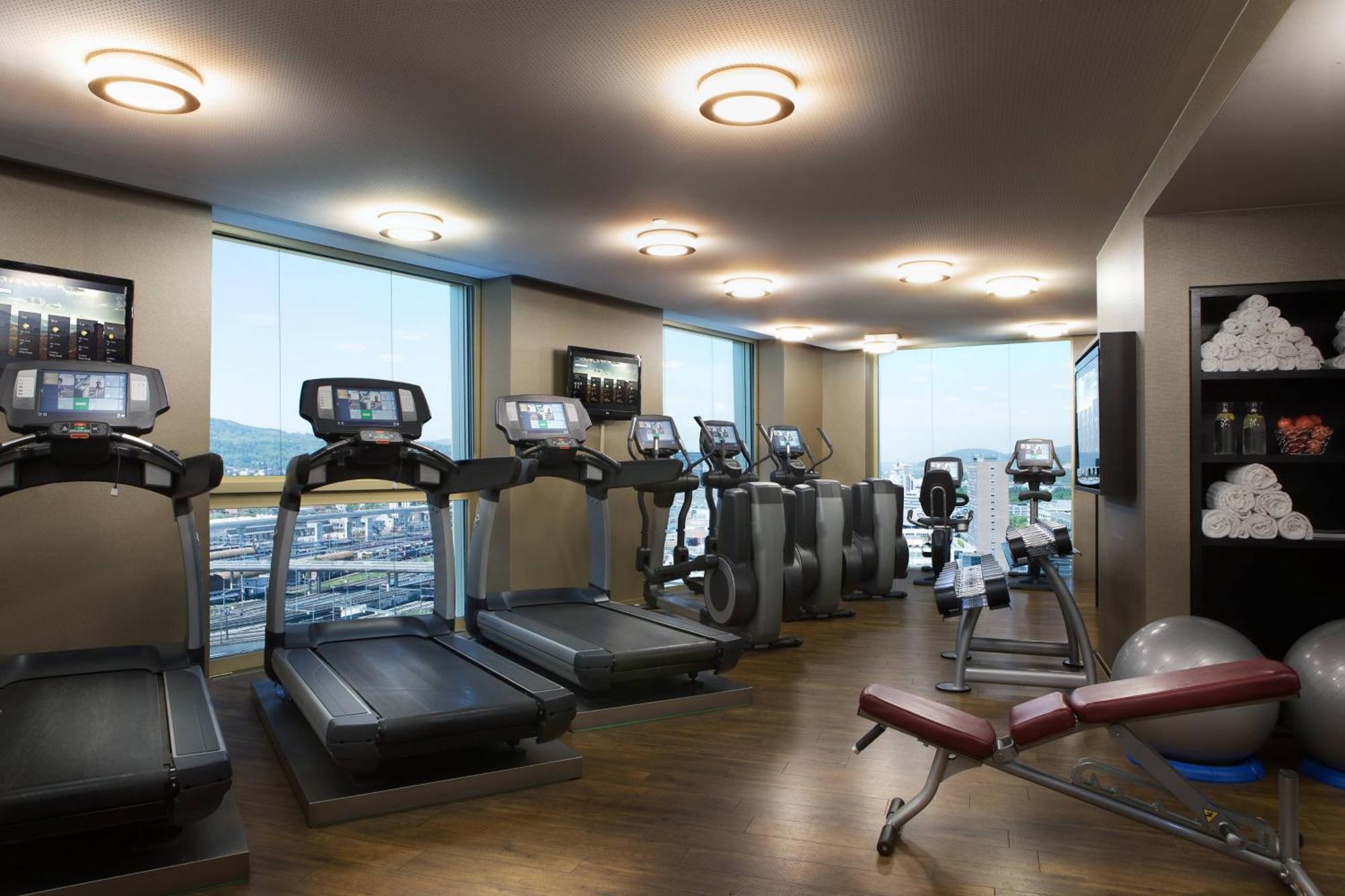 Hotel Renaissance Tower 5*