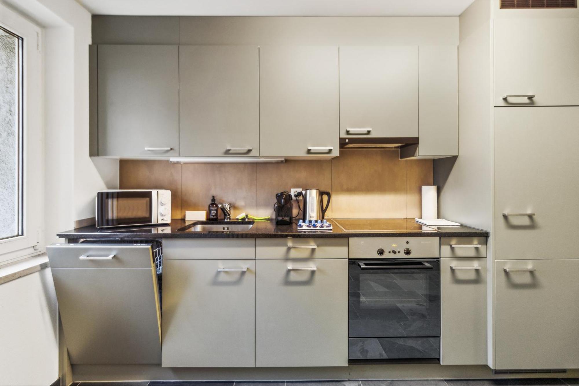 Lovely Flats In Great Location *