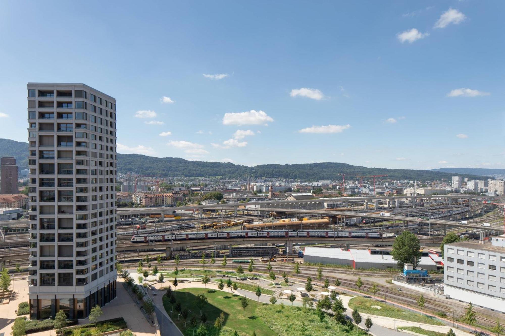 Hotel Renaissance Tower 5*