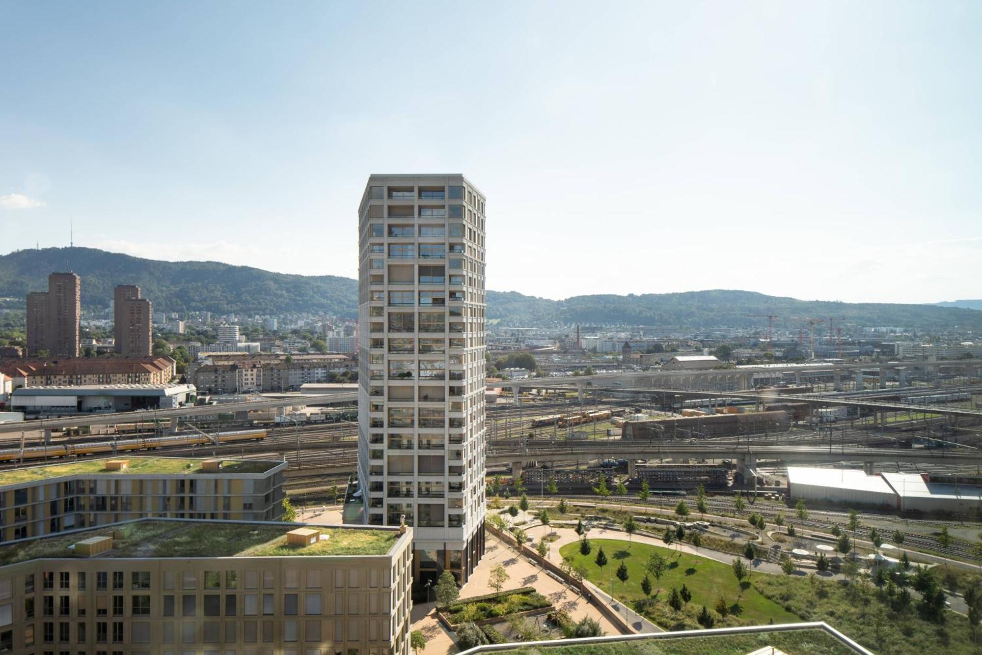 Renaissance Tower Hotel 5*