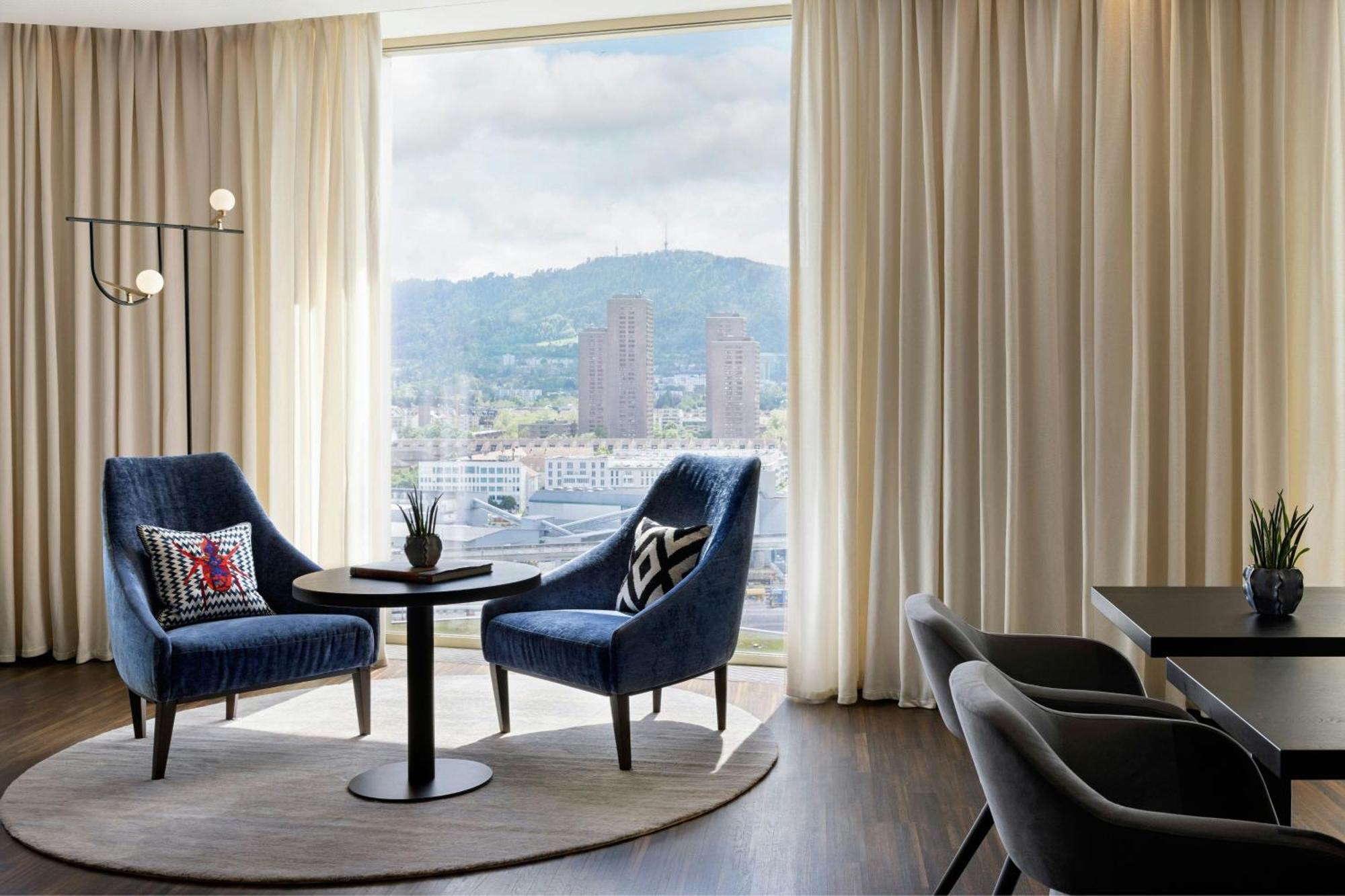 Renaissance Tower Hotel 5*