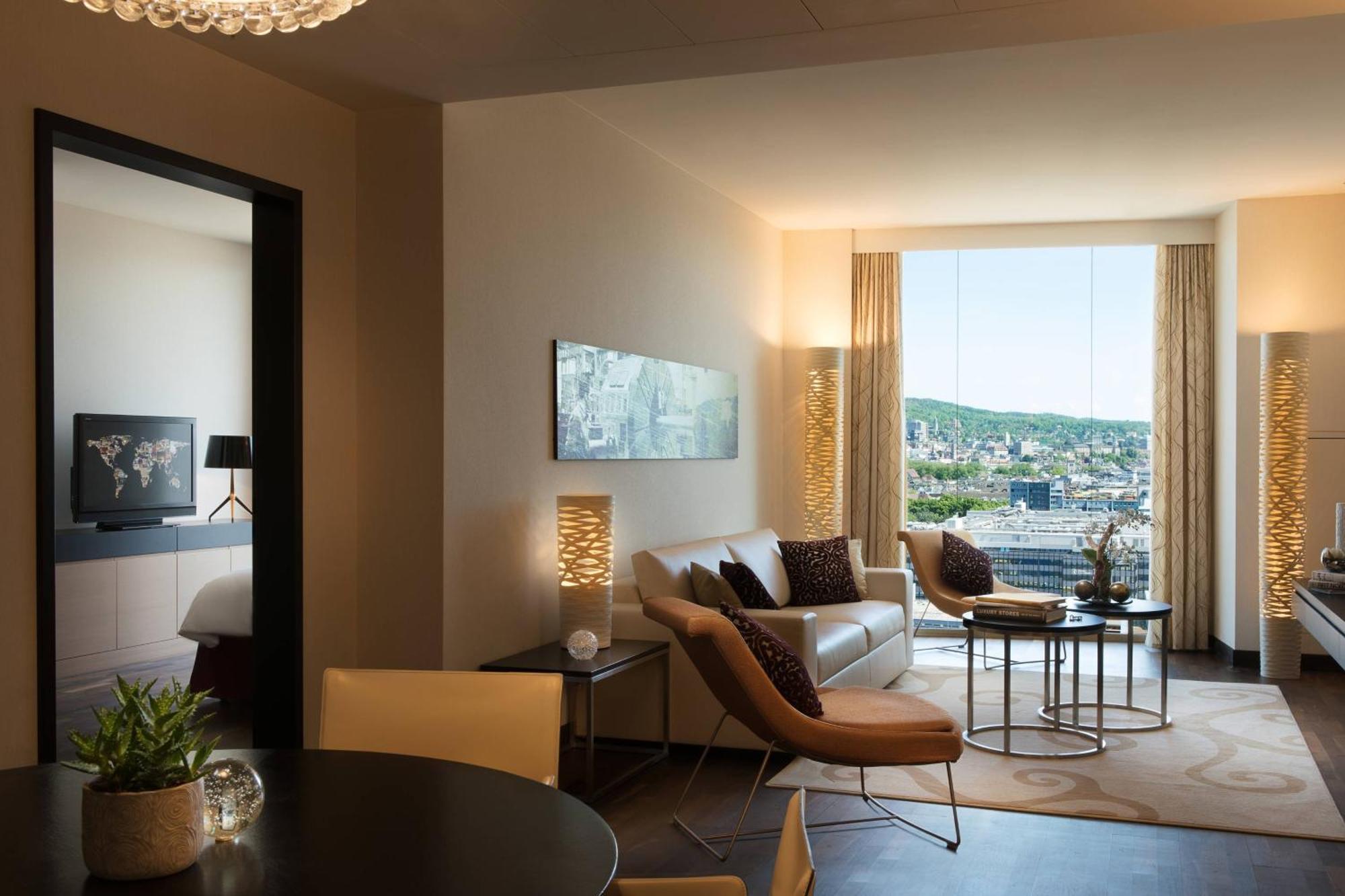 Hotel Renaissance Tower