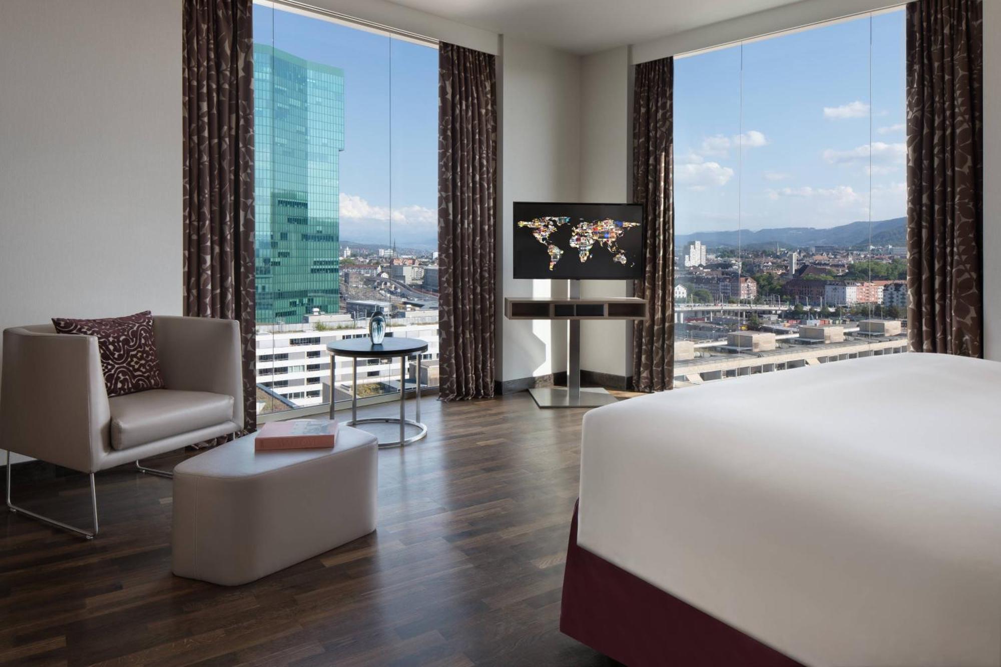 Renaissance Tower 5*