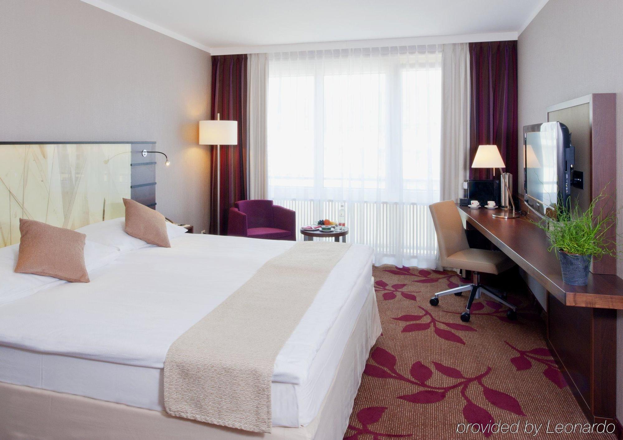 Ascot Hotel