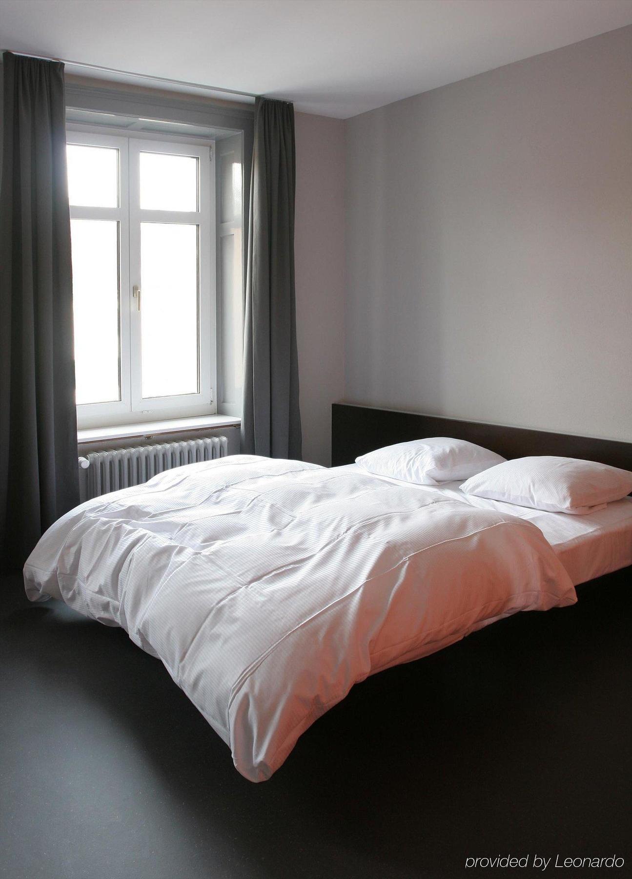 Easyhotel Centre 2*