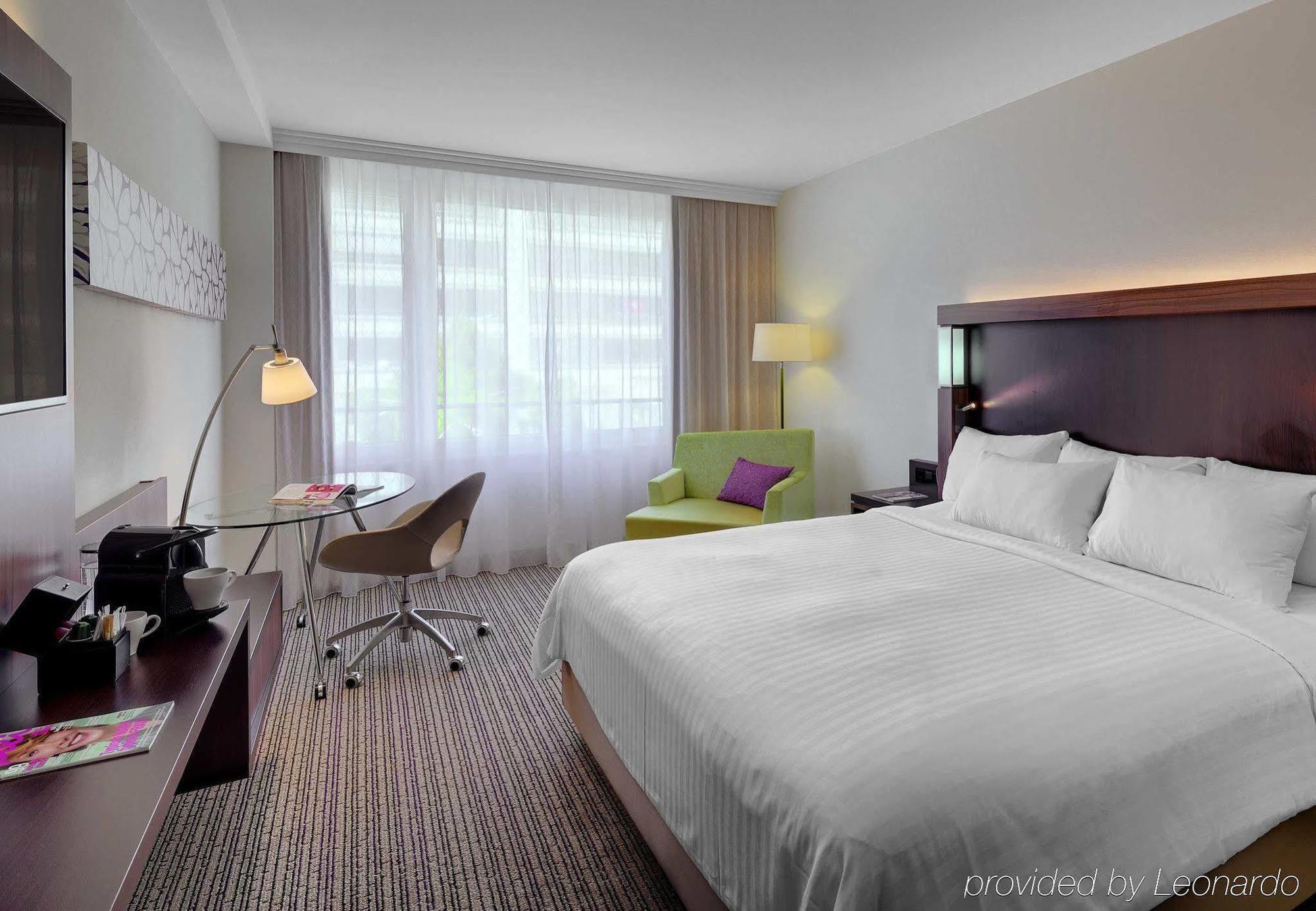 Courtyard By Marriott North Hotel