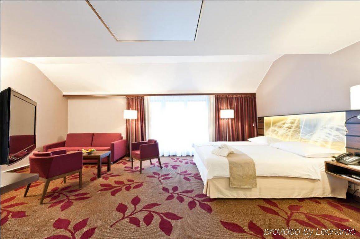 Ascot Hotel 4*