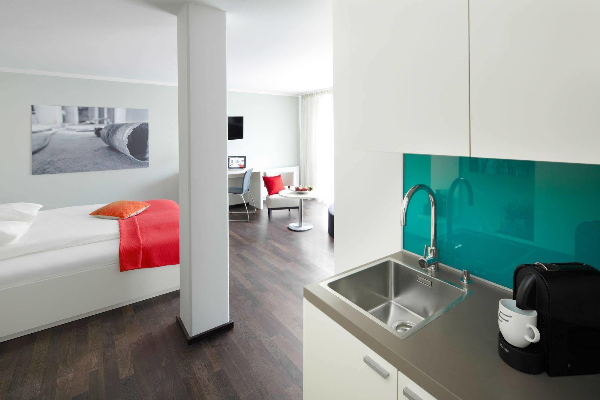 The Flag Hotel 2*