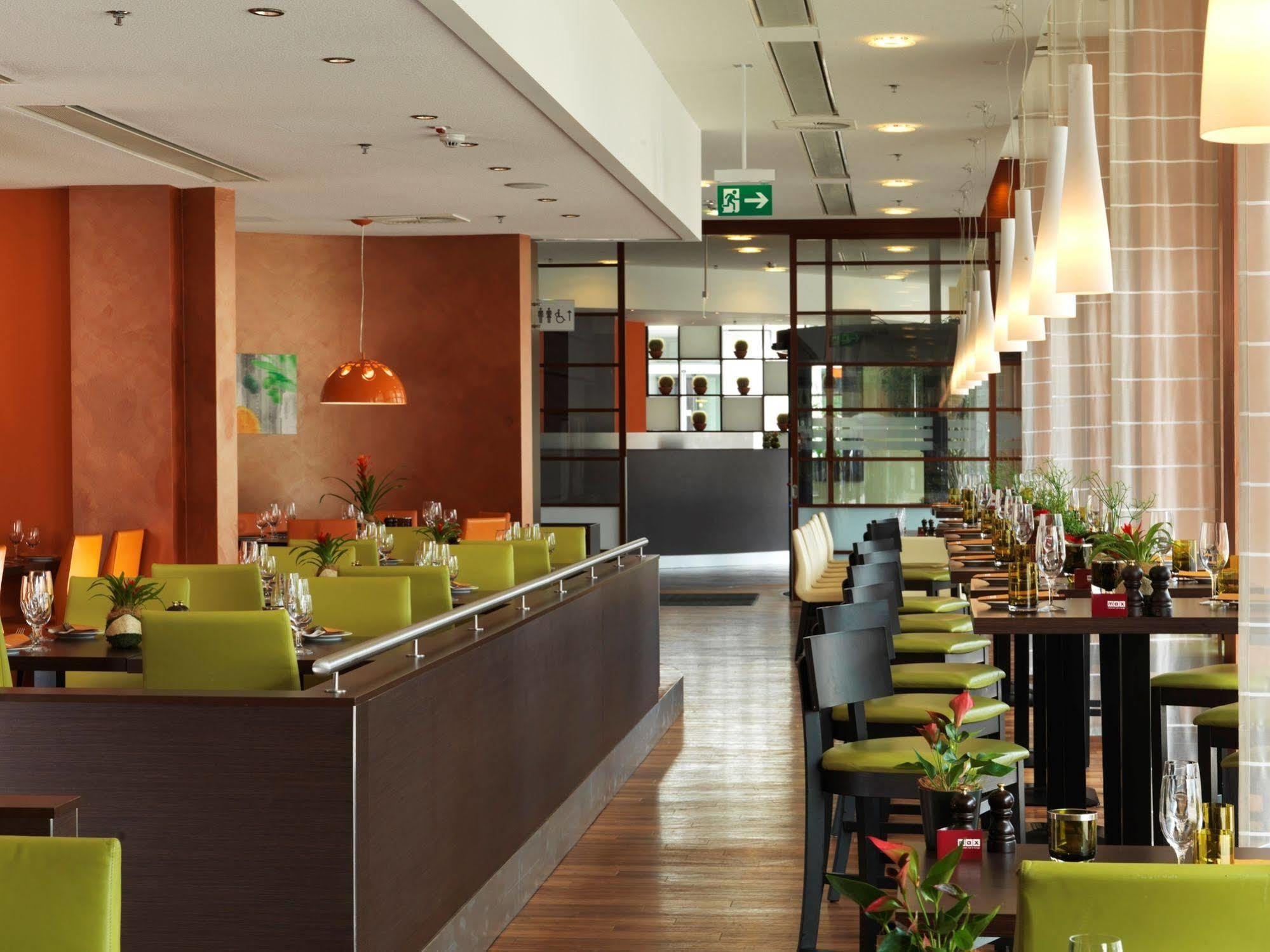 Courtyard By Marriott North Hotel