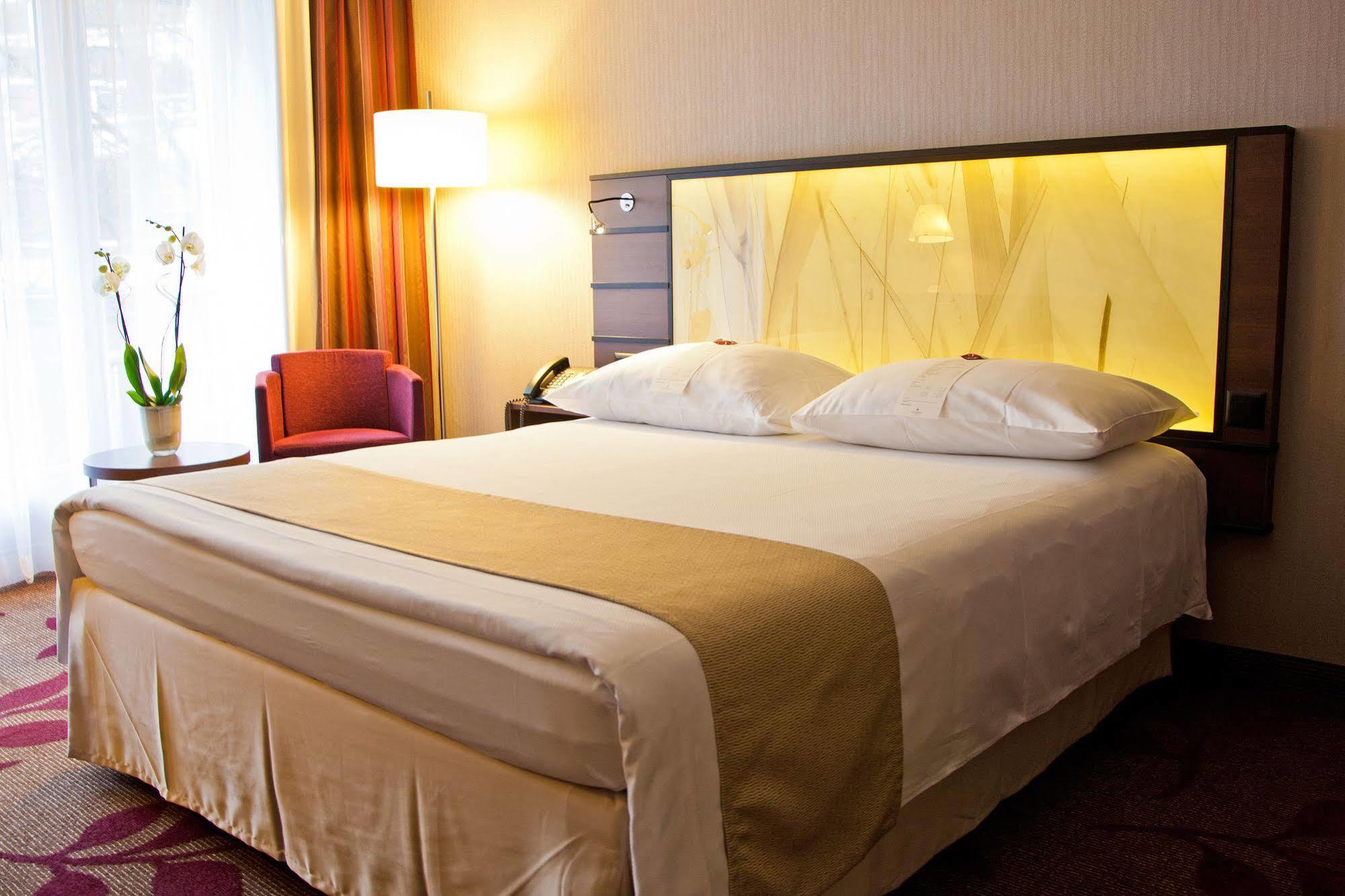 Ascot Hotel