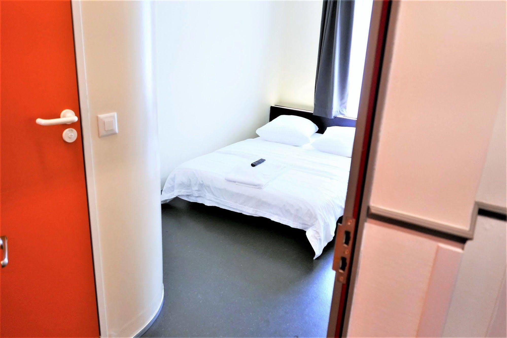 Easyhotel Centre 2*