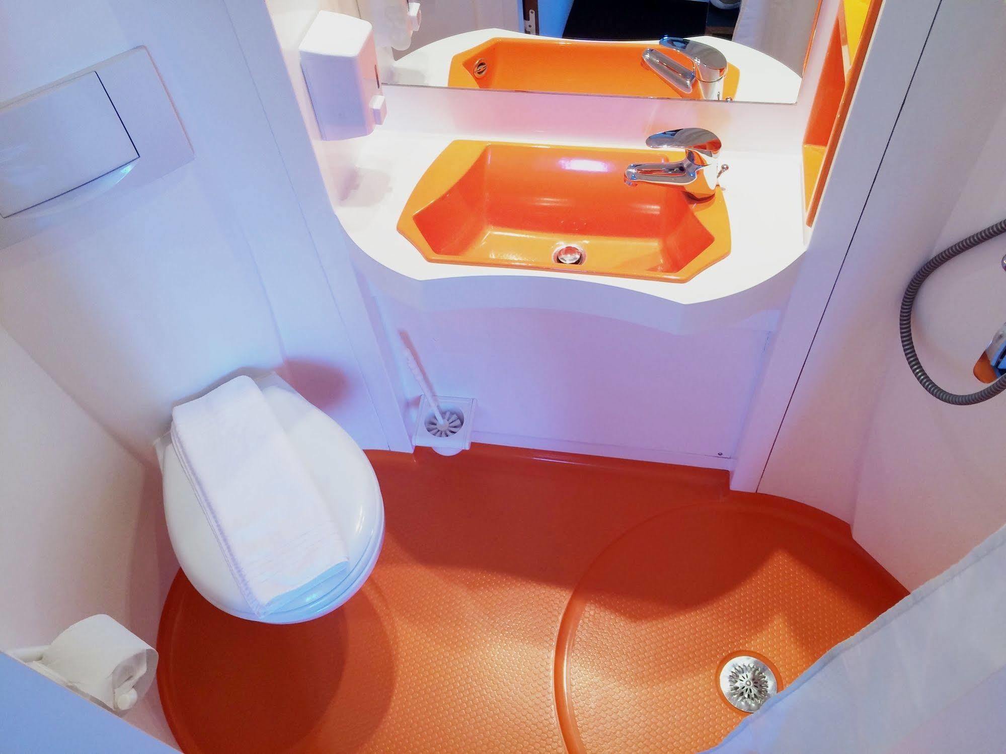 Easyhotel Centre 2*