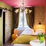 The Henry Self Check-In Guesthouse