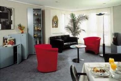 Hotel Ema House