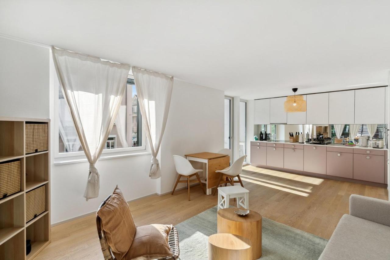 Apartment Flat: & Convenience *