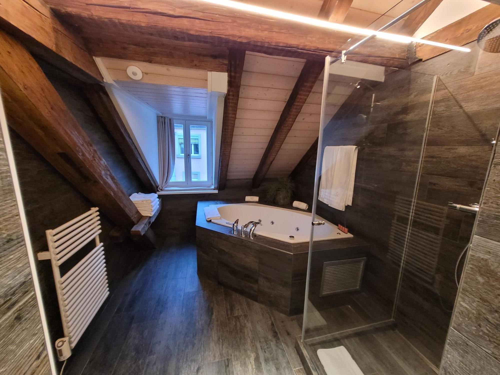 Le Bijou Lintheschergasse / Hb Zurich