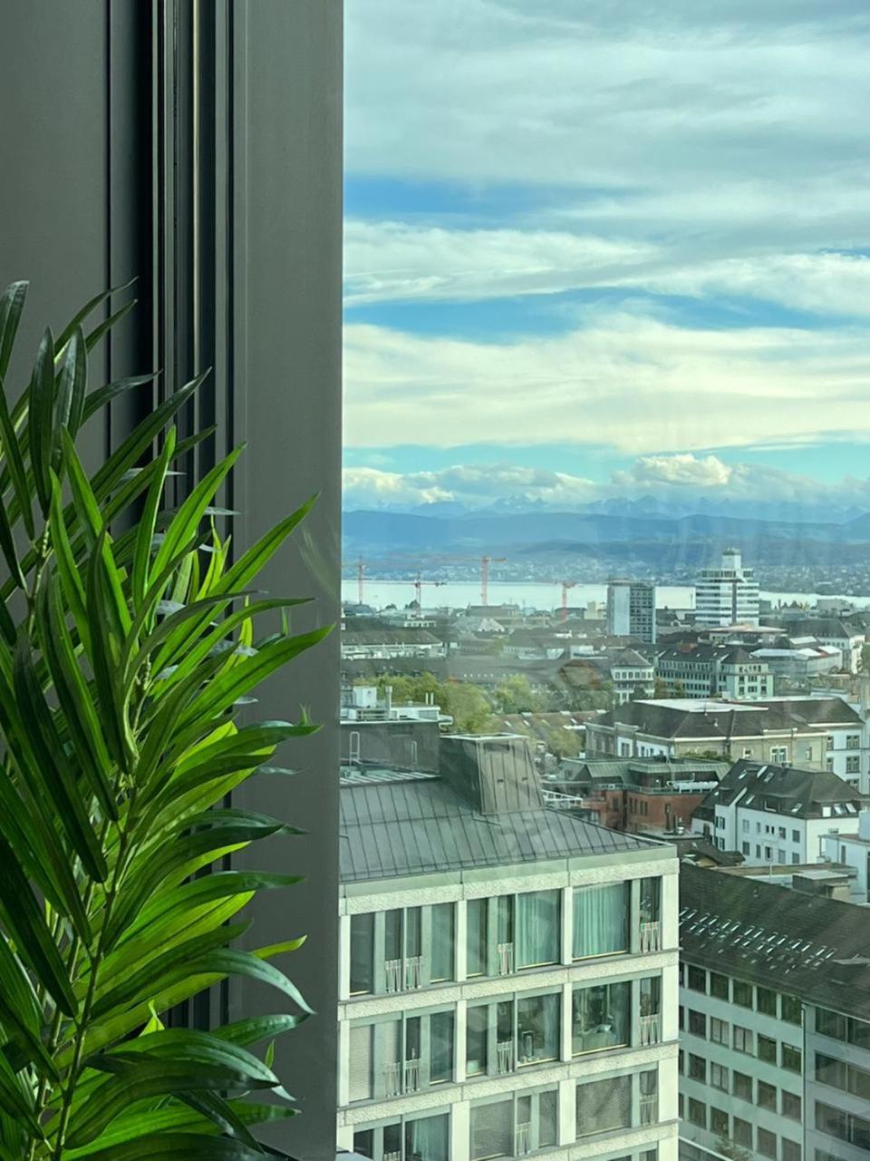 Penthouse Paradise Stunning City Views Apartment *