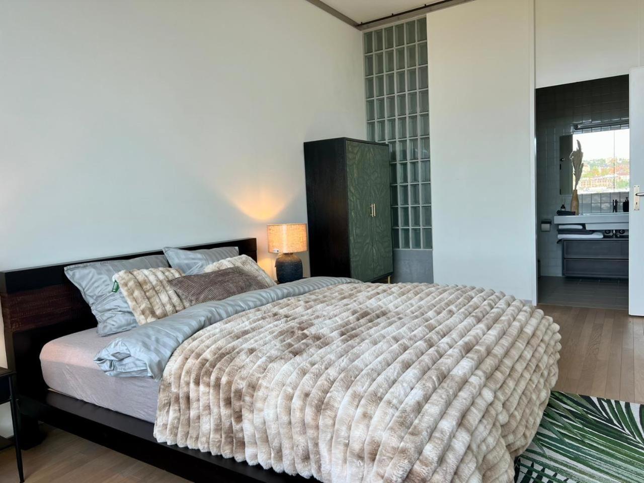 Penthouse Paradise Stunning City Views