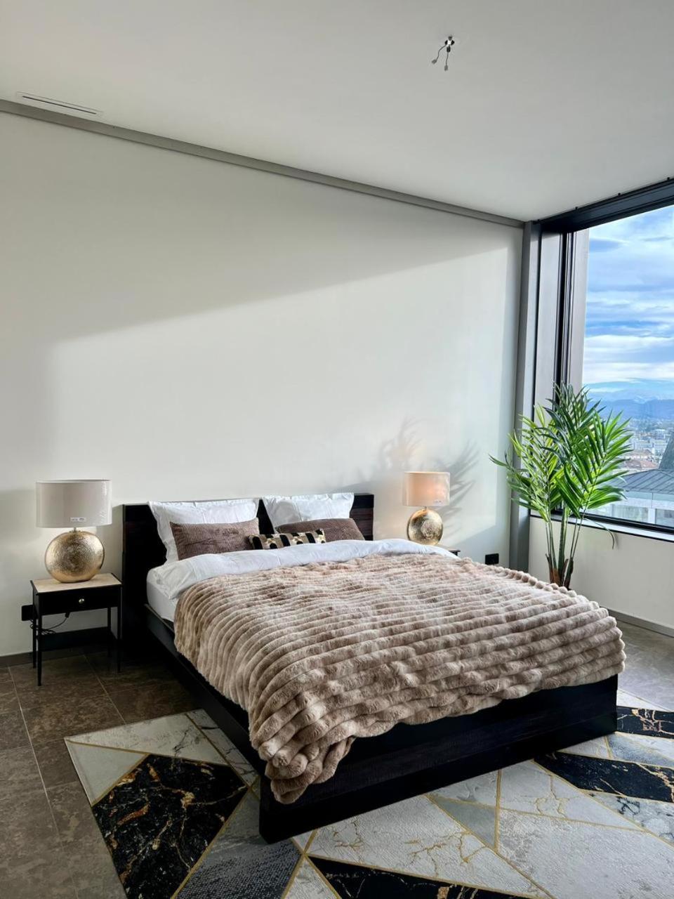 Penthouse Paradise Stunning City Views Apartment