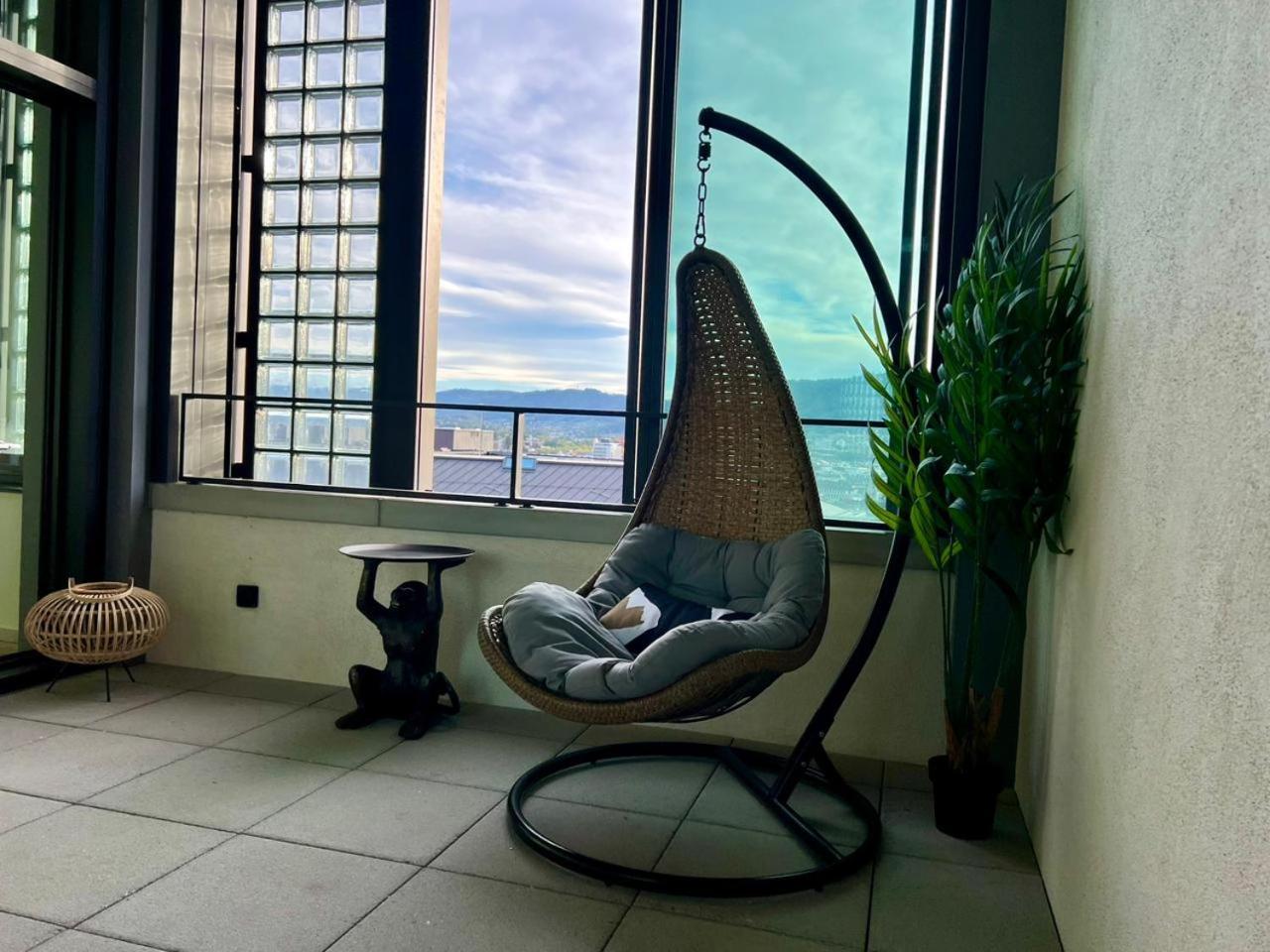 Penthouse Paradise Stunning City Views Apartment *