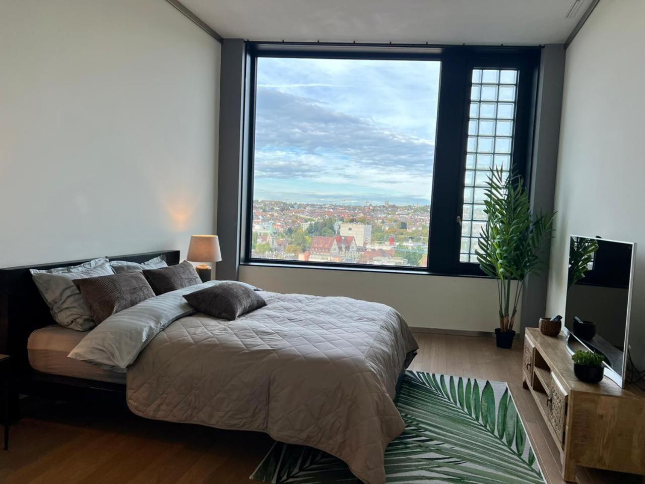 Penthouse Paradise Stunning City Views Apartment *