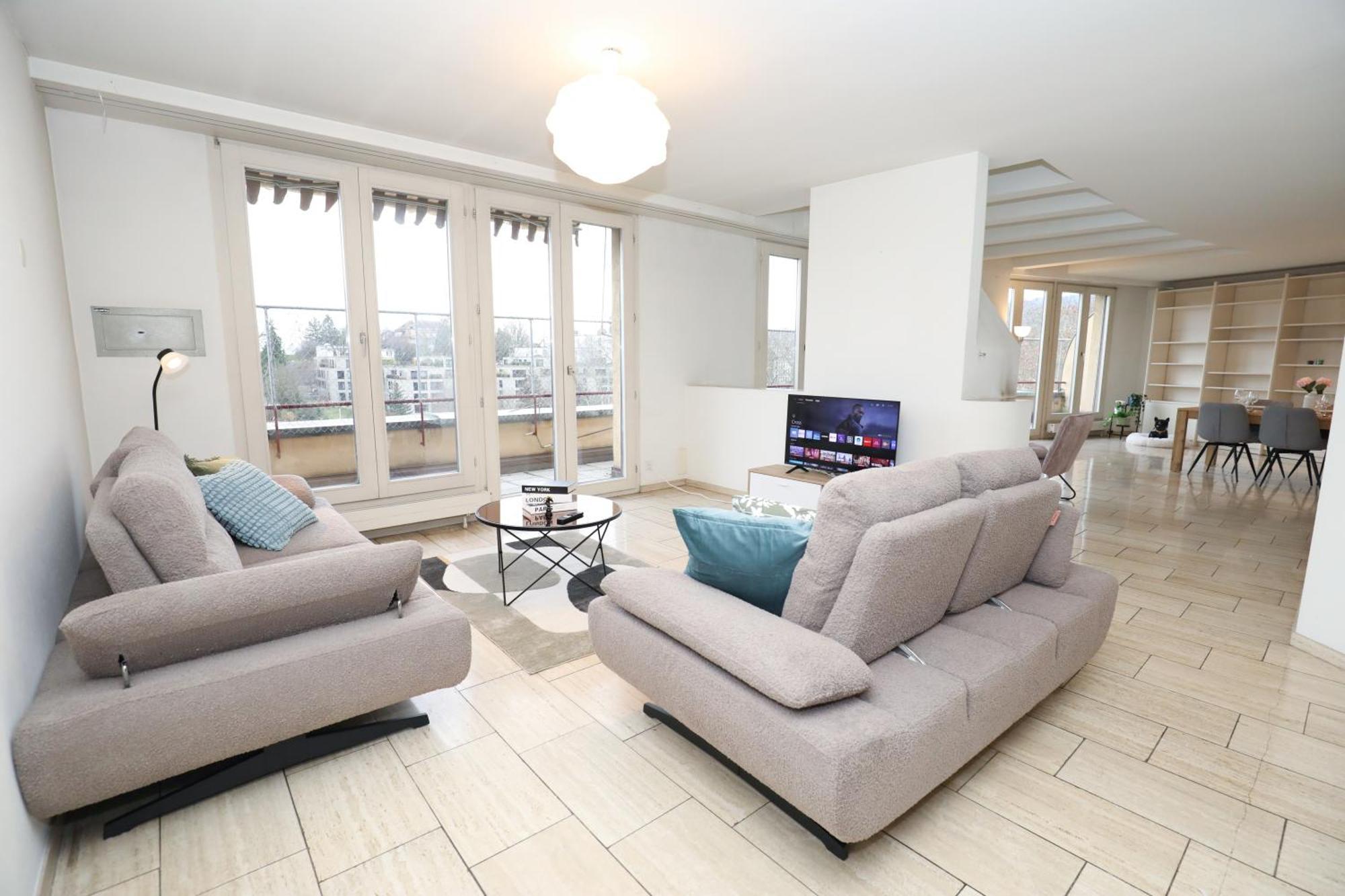 Penthouse With Jacuzzi, Sauna And Rooftop Apartment Zurich
