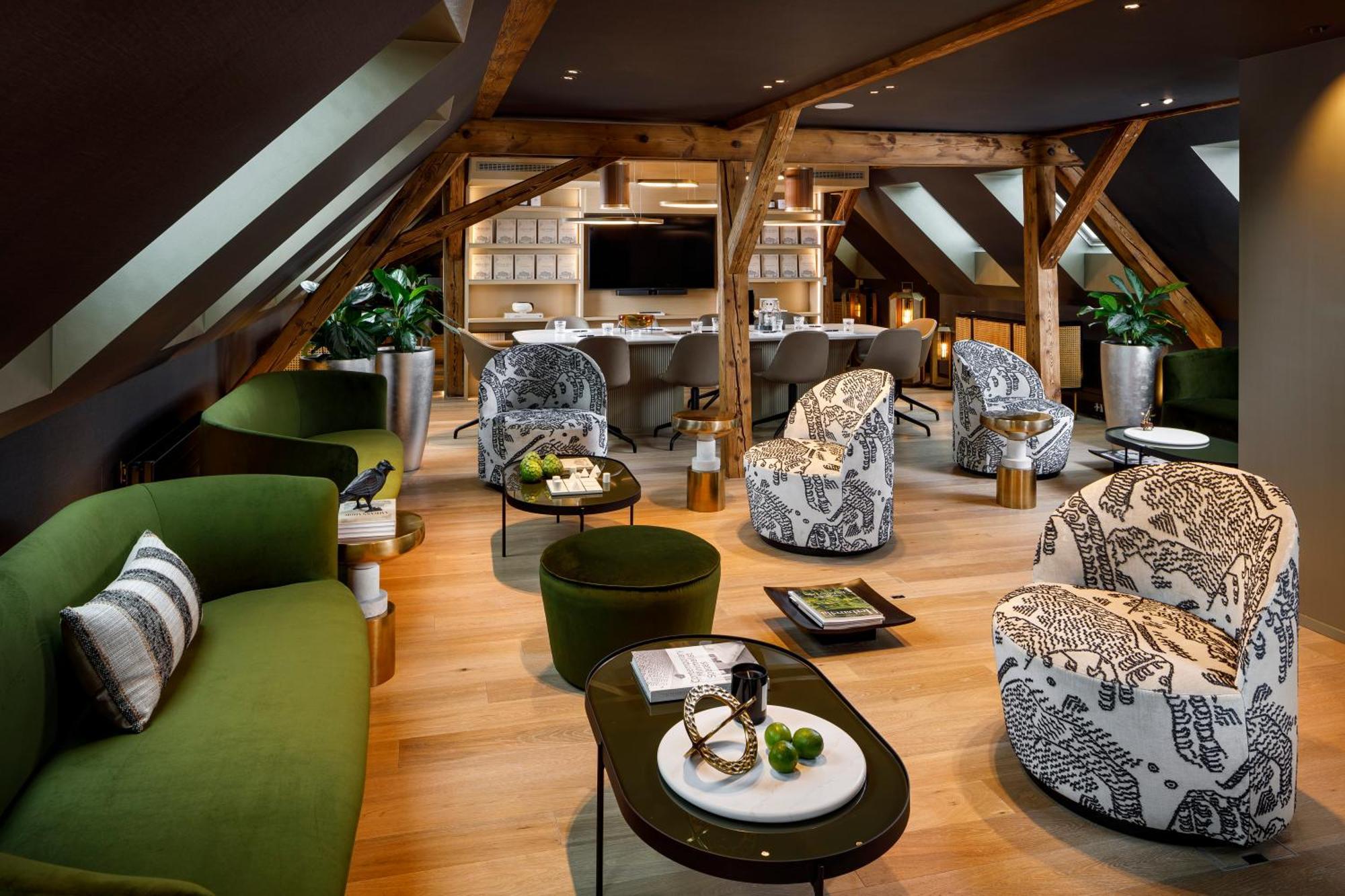 Hotel Small Luxury Ambassador 4*