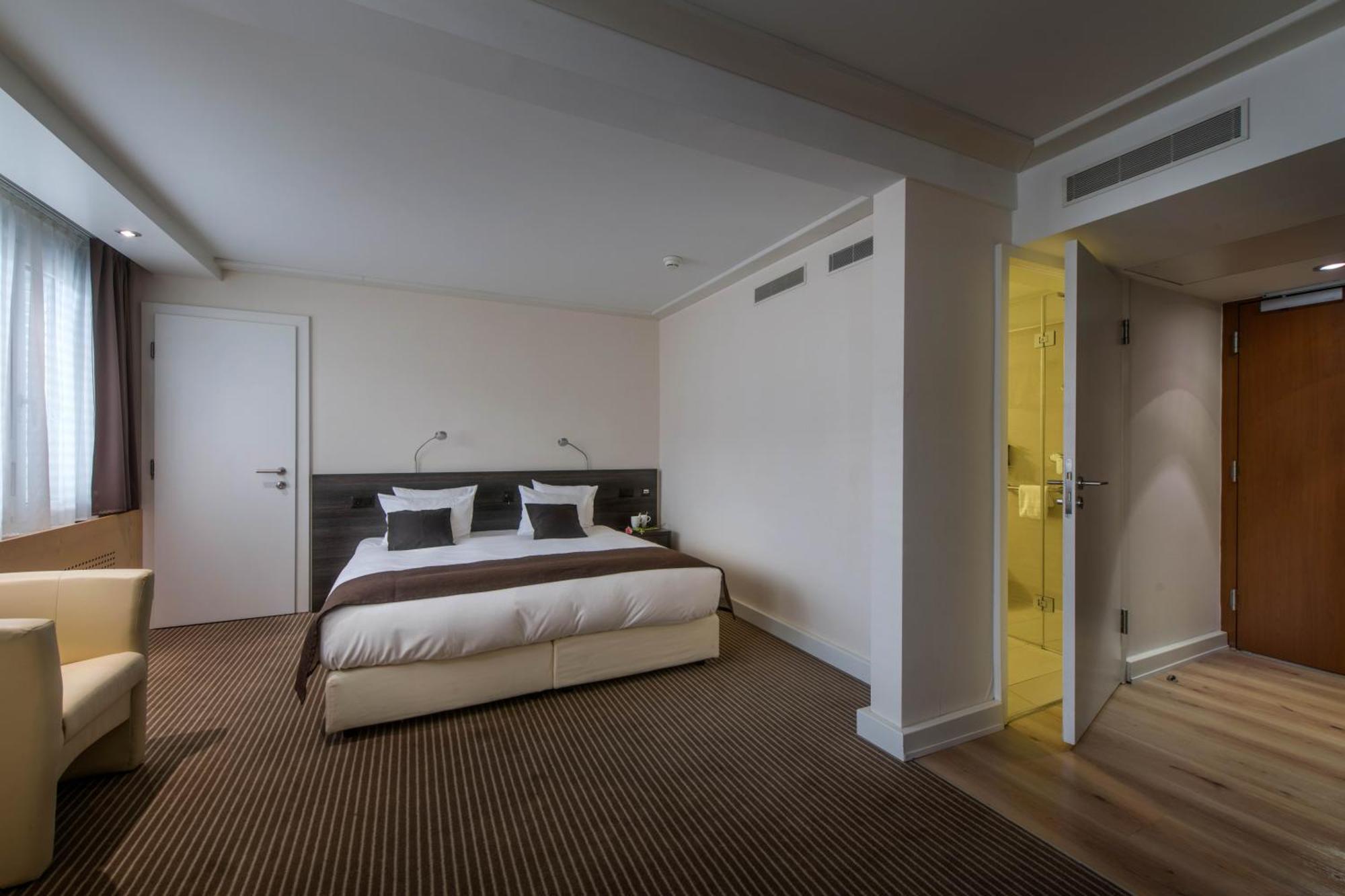 Hotel Crowne Plaza Zürich, An Ihg 4*