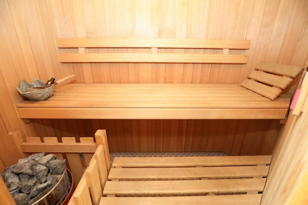 Penthouse With Jacuzzi, Sauna And Rooftop * Zurich
