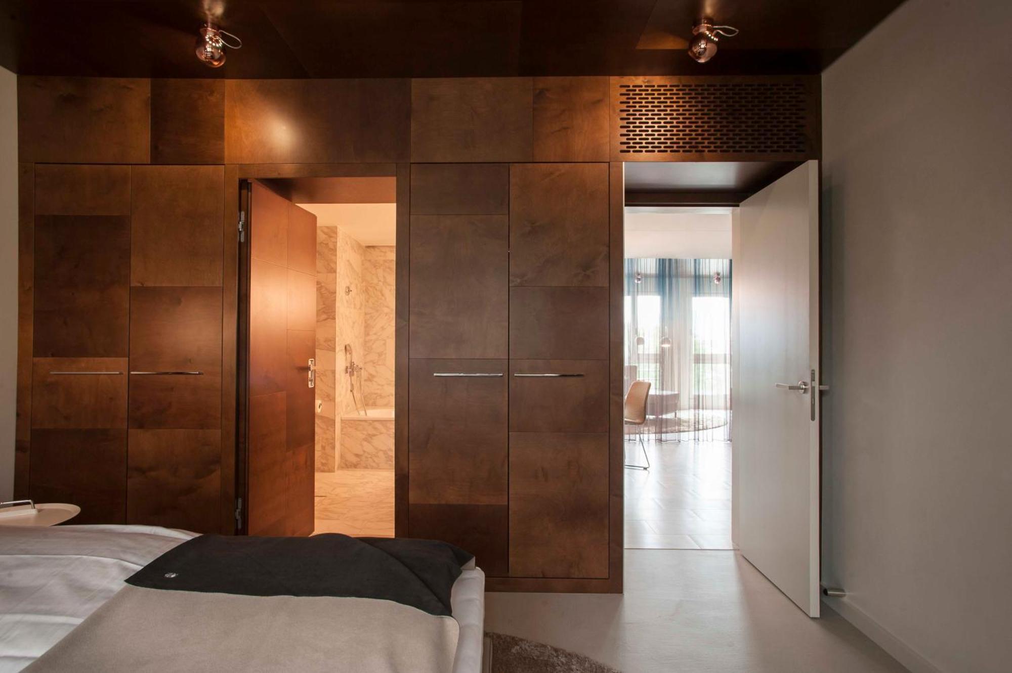 Hotel Ema House