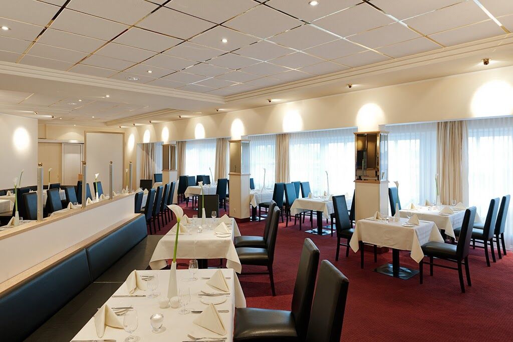 Crowne Plaza Zürich, An Ihg