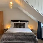 Löwenplatz Apartment near Station by Airhome