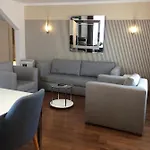Junior Suite Apartment By Livingdowntown