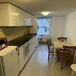 Lindas Rooms With Shared Bathrooms And Apartments- Self Check-In