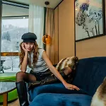 What are the best hotels near Lake Zurich?
