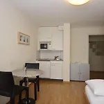 Modern Studio City Center - Crown 33