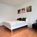 Cozy One-Bedroom Apartment In Zuerich Hoengg