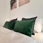 Cozy One-Bedroom Apartment In Zuerich Hoengg