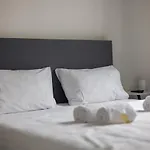 Downtown Deluxe Studio With Queen Bed Be-55