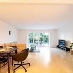 Ground Floor Apartment - Peaceful Living In The City Of Zuerich