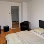 Turicum Apartment Mit Balkon Und Parkplatz