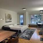 Cozy, Sunny, City Center 1 Bedroom Flat