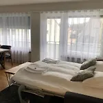Bright And Quiet Studio In The City Center - Sky11
