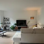 Luxury 2 Bedrooms, Stunning View, 10 Min To Center